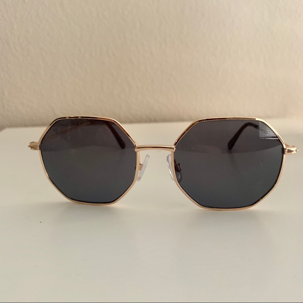 Gold Frame Octagon Shaped Sunglasses 🕶